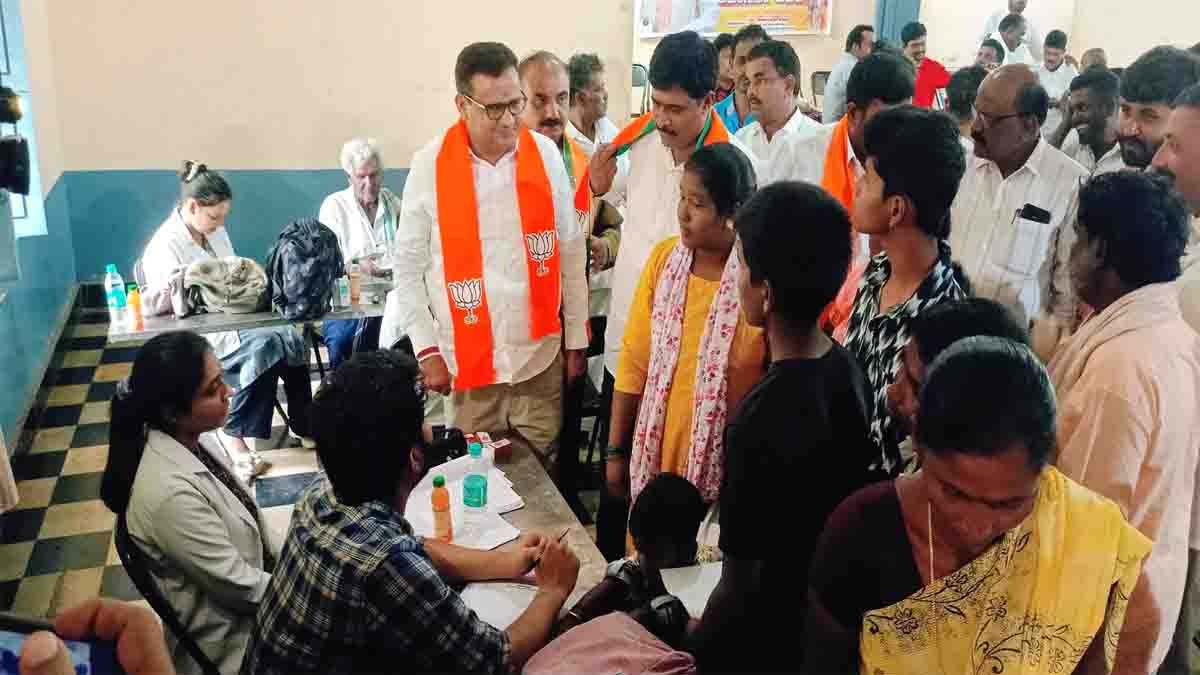 Local News : ಜಿ.ಎಸ್.ಟಿ ಸರಳೀಕರಣದಿಂದ ಬಡ, ಮಧ್ಯಮ ವರ್ಗದ ಜನತೆಗೆ ಅನುಕೂಲ: ಮುನಿರಾಜು 1 Prime Minister Narendra Modi’s GST reduction benefits poor and middle-class citizens; BJP leaders at a free health check-up camp in Gudibande - Local News