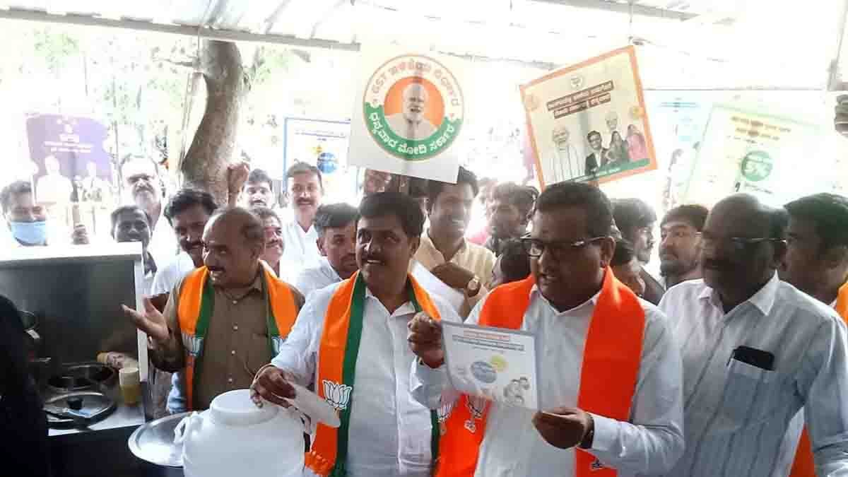 Local News : ಜಿ.ಎಸ್.ಟಿ ಸರಳೀಕರಣದಿಂದ ಬಡ, ಮಧ್ಯಮ ವರ್ಗದ ಜನತೆಗೆ ಅನುಕೂಲ: ಮುನಿರಾಜು 2 Prime Minister Narendra Modi’s GST reduction benefits poor and middle-class citizens; BJP leaders at a free health check-up camp in Gudibande - Local News