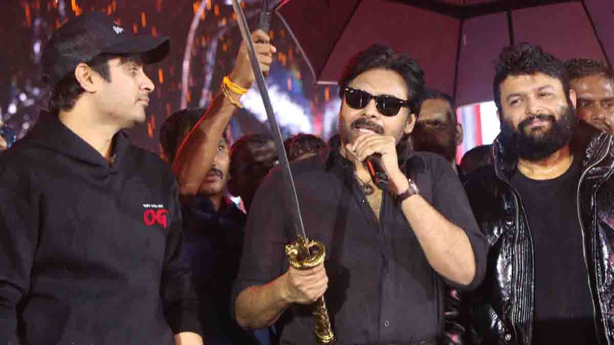 OG Pre Release Event : ನನ್ನನ್ನು ಯಾರೂ ತಡೆಯಲು ಸಾಧ್ಯವಿಲ್ಲ ಎಂದ ಪವನ್ ಕಲ್ತಾಣ್, OG ಸ್ಟೈಲ್ ನಲ್ಲಿ ಅದ್ದೂರಿ ಎಂಟ್ರಿ! 2 Pawan Kalyan OG pre-release event, Power Star holding sword in gangster look, speech in heavy rain, Telugu movie OG 2025 event highlights