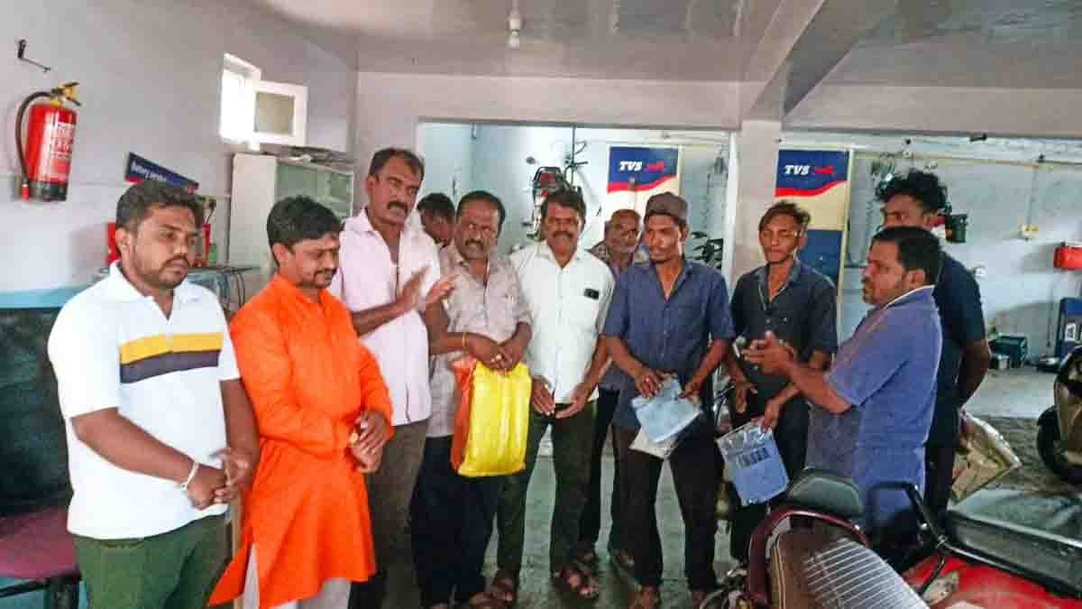 Local News - ಸಮಾಜ ಸೇವಕ ನವೀನ್ ಕಿರಣ್ ಹುಟ್ಟುಹಬ್ಬದ ನಿಮಿತ್ತ ವಿವಿಧ ಕಾರ್ಯಕ್ರಮಗಳ ಆಯೋಜನೆ 1 Naveen Kiran celebrating his 47th birthday with social and educational programs in Gudibande - Local NEws