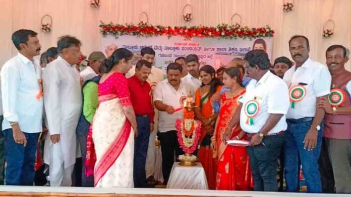 Teachers Day in Gudibande 0 Teachers’ Day celebration in Gudibande, Chikkaballapur with felicitation of best teachers and floral tribute to Dr. Radhakrishnan - Local News