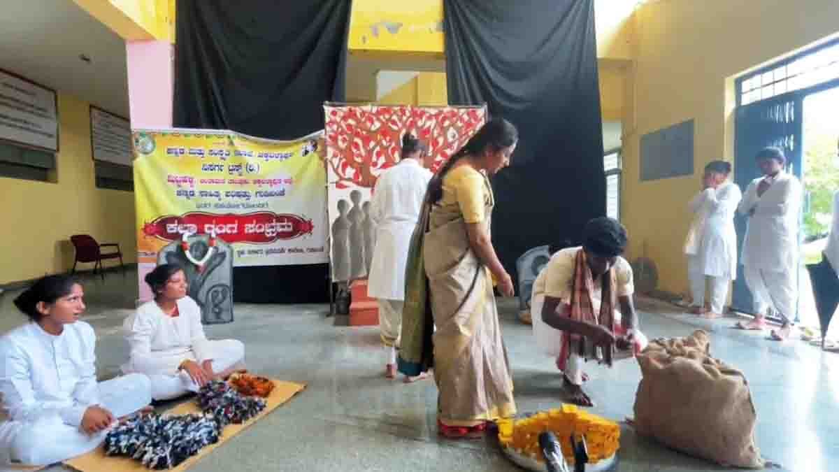 Students perform the Vidurashwatha Massacre drama on stage during the Kala Ranga Sambhrama cultural event in Gudibande, Chikkaballapur, celebrating Kannada art and culture