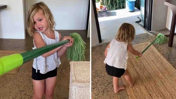 australian-girl-chasing-giant-snake-viral-video 0 Brave Australian girl uses a mop to chase a giant snake out of her home - Viral video
