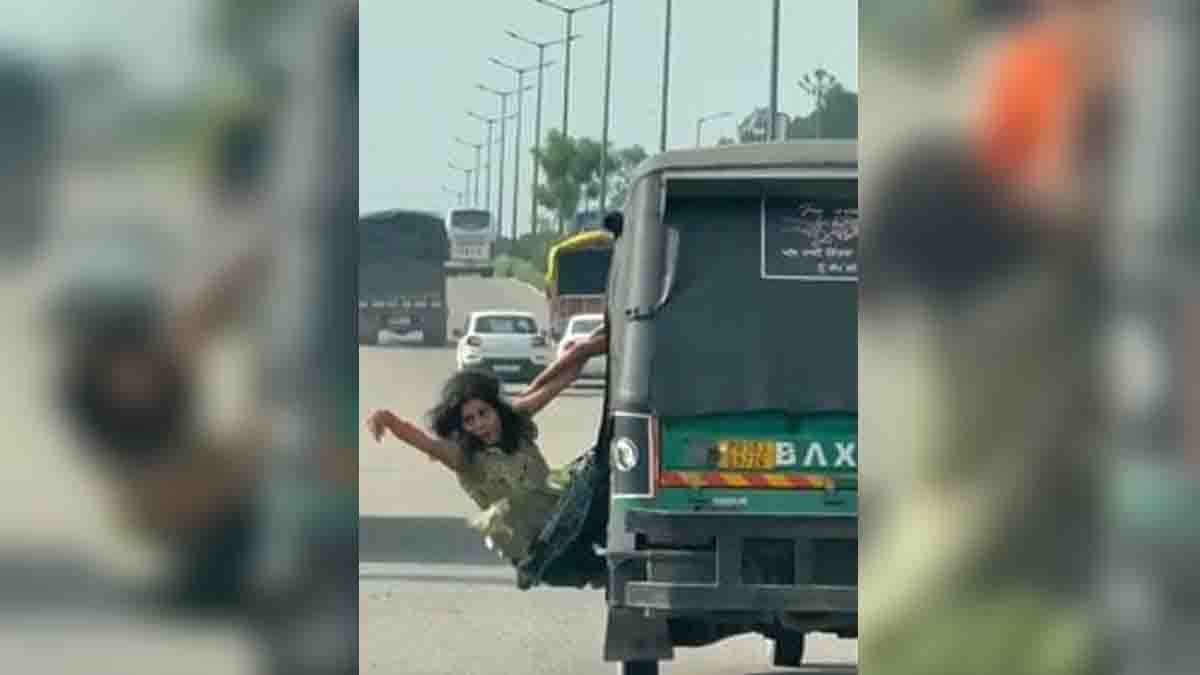 Viral Video : ಪಂಜಾಬ್ನಲ್ಲಿ ಆಟೋದಿಂದ ನೇತಾಡಿದ ಮಹಿಳೆ: ಚಲಿಸುತ್ತಿರುವ ವಾಹನದಲ್ಲೇ ದರೋಡೆಗೆ ಯತ್ನ..! 2 Brave Woman Foils Robbery Attempt in Ludhiana Auto – Punjab Crime Viral Video