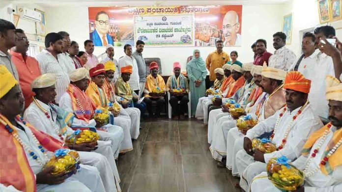 sanitation workers day in Gudibande 0 Sanitation workers honored on Sanitation Workers’ Day at Gudibande, wearing traditional attire with festive celebrations and health awareness camp - Local News