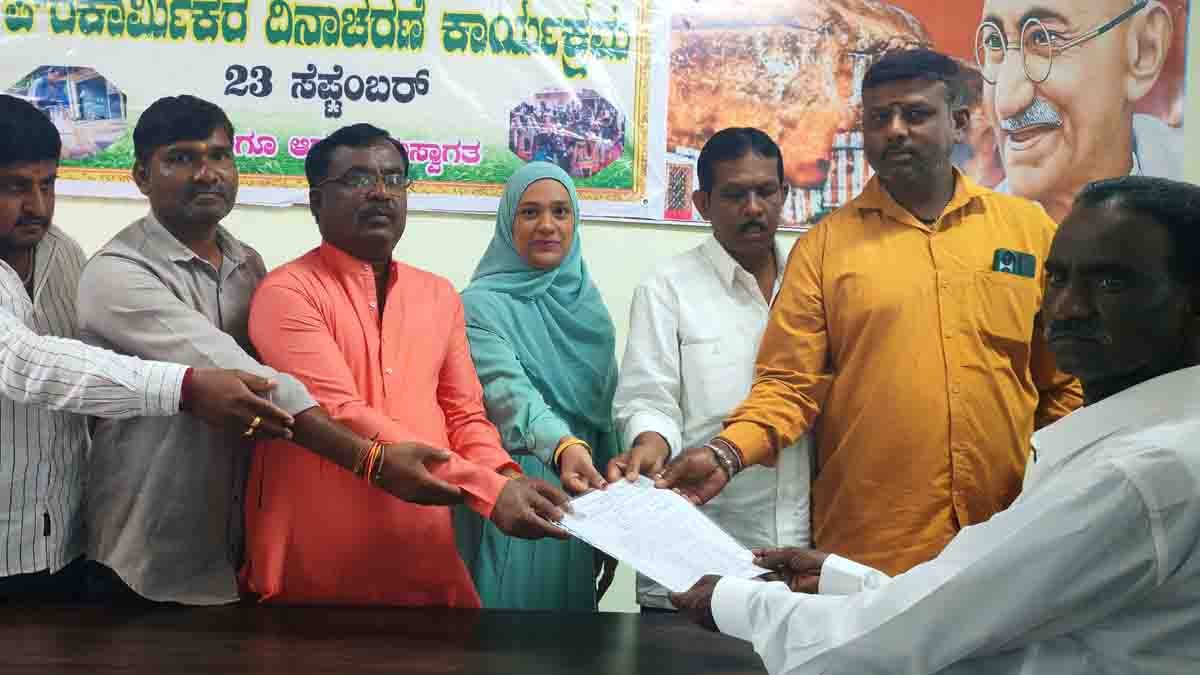 Local News : ಸ್ವಚ್ಚತೆ ಕಾಪಾಡುವಲ್ಲಿ ಪೌರಕಾರ್ಮಿಕರ ಪಾತ್ರ ಶ್ಲಾಘನೀಯ : ಸಭಾ ಶಿರೀನ್ 2 Sanitation workers honored on Sanitation Workers’ Day at Gudibande, wearing traditional attire with festive celebrations and health awareness camp - Local News