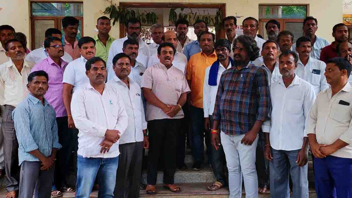 Valmiki Community - ಪರಿಶಿಷ್ಟ ಸಮುದಾಯವನ್ನು ಕೆಣಕಿದರೇ ಸರ್ಕಾರಕ್ಕೆ ಕಂಟಕ ತಪ್ಪಿದ್ದಲ್ಲ : ಆನಂದ್ 1 Valmiki community leaders protest against inclusion of Kuruba community in ST reservation category in Karnataka