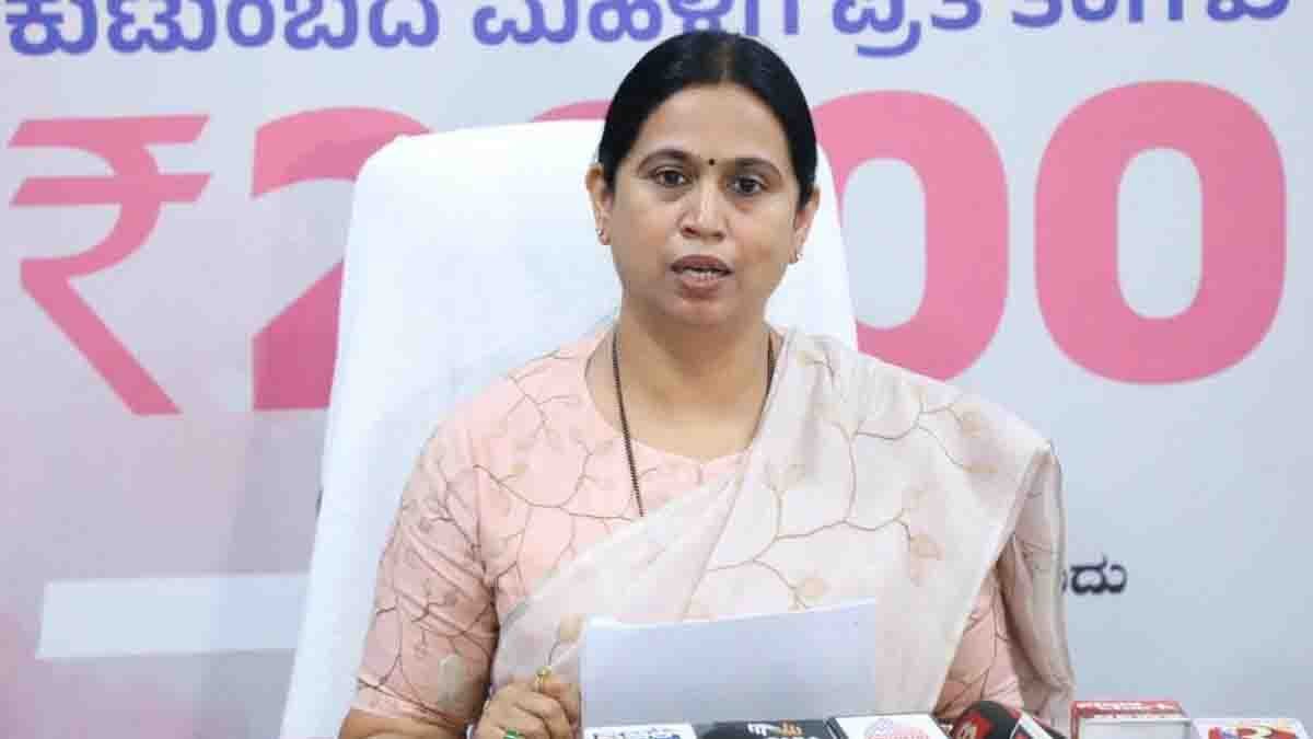 Karnataka Gruhalakshmi Scheme payment update – woman checking DBT Karnataka app for ₹2000 credit confirmation