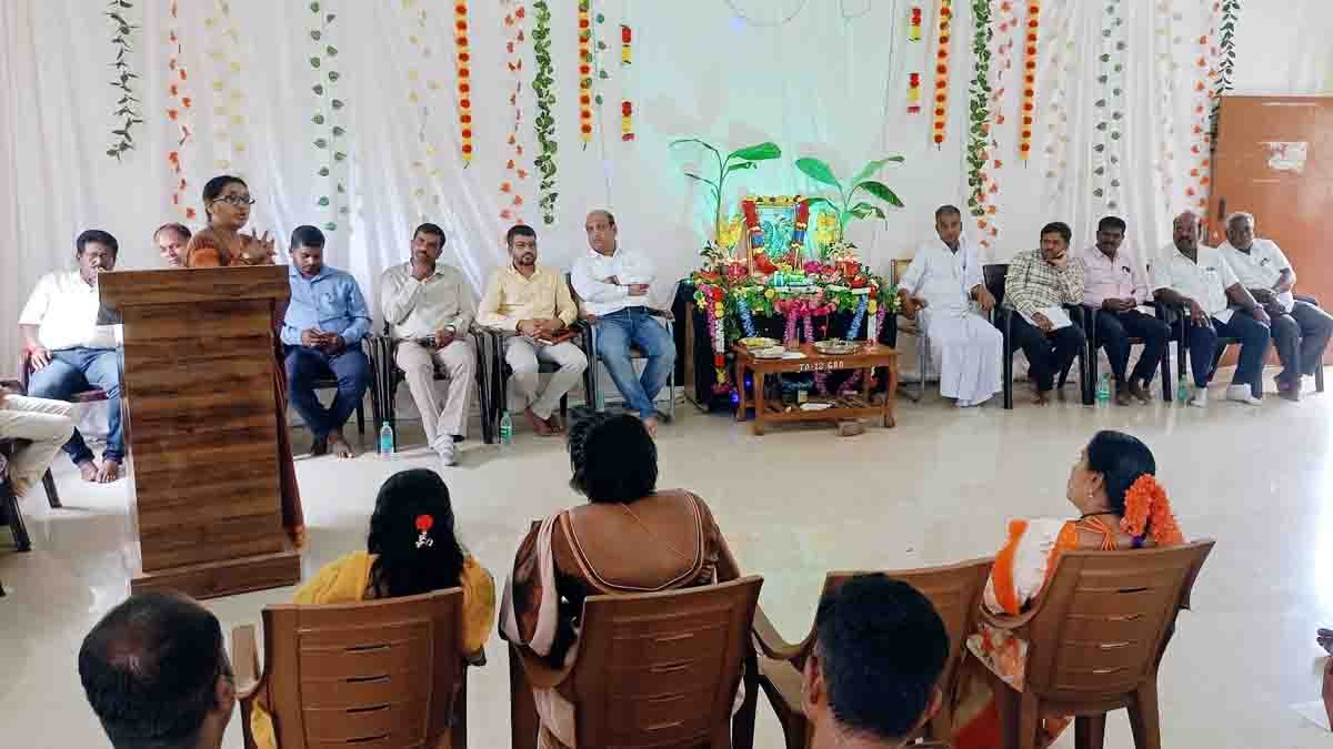 Local News : ಕಿತ್ತೂರು ರಾಣಿ ಚೆನ್ನಮ್ಮ ನವರ ಧೈರ್ಯ ಸಾಹಸಗಳು ಮಹಿಳೆಯರಿಗೆ ಮಾದರಿ : ಪರಿಮಳ 1 Kittur Rani Chennamma Jayanti Celebration in Gudibande - Local News