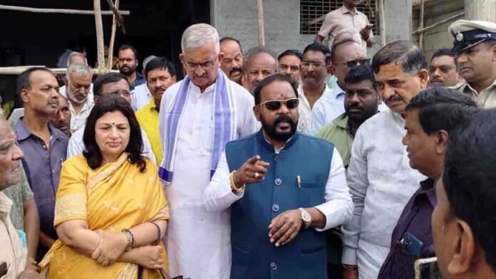 MLC T.A. Sharavana visiting Gudibande 0 MLC T.A. Sharavana addressing public grievances in Gudibande, interacting with local citizens and officials during the State Assurance Committee visit