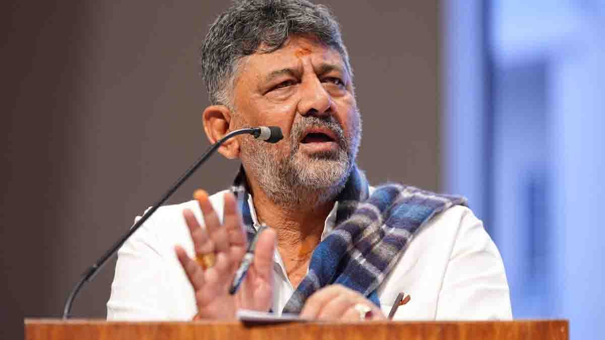 Karnataka Chief Minister Siddaramaiah reacting angrily to media questions about rumors of D.K. Shivakumar becoming Chief Minister on November 21, 2025.