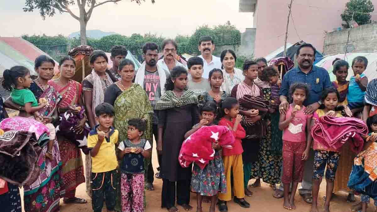 Kishal Vats Distributing Bedsheets to Fishermen in Gudibande | Social Service Birthday - Local News