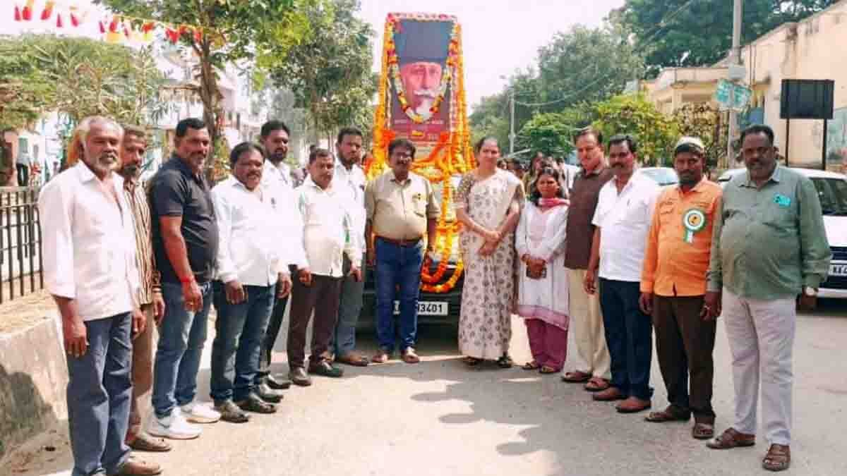 Meaningful celebration of Veer Vanite Onake Obavva Jayanti and Maulana Abul Kalam Azad Jayanti held in Gudibande, Chikkaballapur - Local News