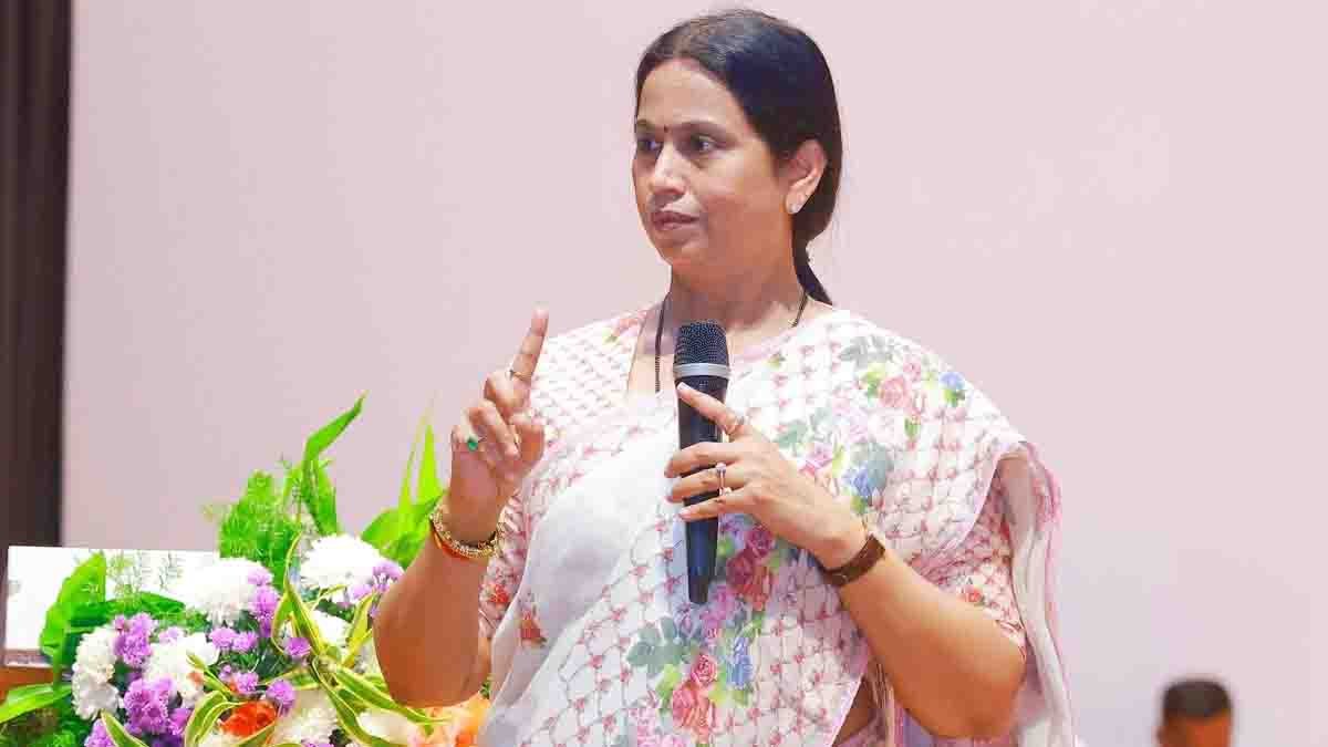 Gruhalakshmi Bank : ಗೃಹಲಕ್ಷ್ಮಿ ಫಲಾನುಭವಿಗಳಿಗೆ ಬಂಪರ್ ಗುಡ್ನ್ಯೂಸ್: 3 ಲಕ್ಷ ರೂ.ವರೆಗೆ ಸಾಲ, 'ಗೃಹಲಕ್ಷ್ಮಿ ಬ್ಯಾಂಕ್' ಉದ್ಘಾಟನೆಗೆ ಮುಹೂರ್ತ ಫಿಕ್ಸ್! 1 Karnataka Minister Lakshmi Hebbalkar launching Gruhalakshmi Bank offering ₹3 lakh low-interest loans for women beneficiaries in Bengaluru