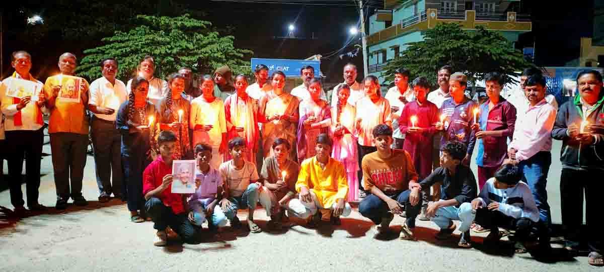 Saalumarada Thimmakka : ಪ್ರಾಣಿ ಸಂಕುಲಕ್ಕೆ ಸಾಲುಮರದ ತಿಮ್ಮಕ್ಕನ ಕೊಡುಗೆ ಅಪಾರ : ಗುಂಪು ಮರದ ಆನಂದ್ 1 Saalumarada Thimmakka tribute event in Gudibande, environmentalists honoring her legacy of planting 8,000 trees