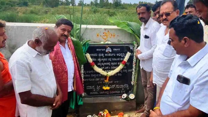 MLA S.N. Subbareddy inaugurating ₹50 lakh check dam near Thimmaiahgarahalli village in Gudibande, Chikkaballapur. - Local News