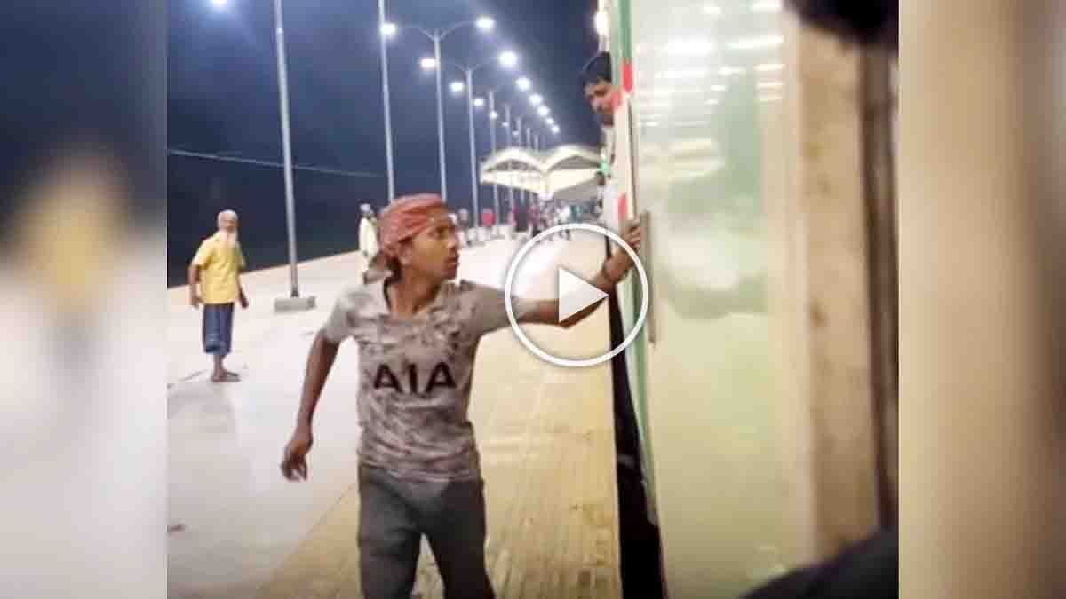 Video : ನ್ಯಾಯಯುತ ದುಡಿಮೆಗಾಗಿ ರೈಲಿನ ಹಿಂದೆ ಓಡಿದ ಕೂಲಿ! ಮಾನವೀಯತೆ ಮರೆತ ಪ್ರಯಾಣಿಕನ ಅಮಾನವೀಯ ಕೃತ್ಯ! 2 Railway vendor running behind a moving train after a passenger refused to pay for his service, captured in a viral video