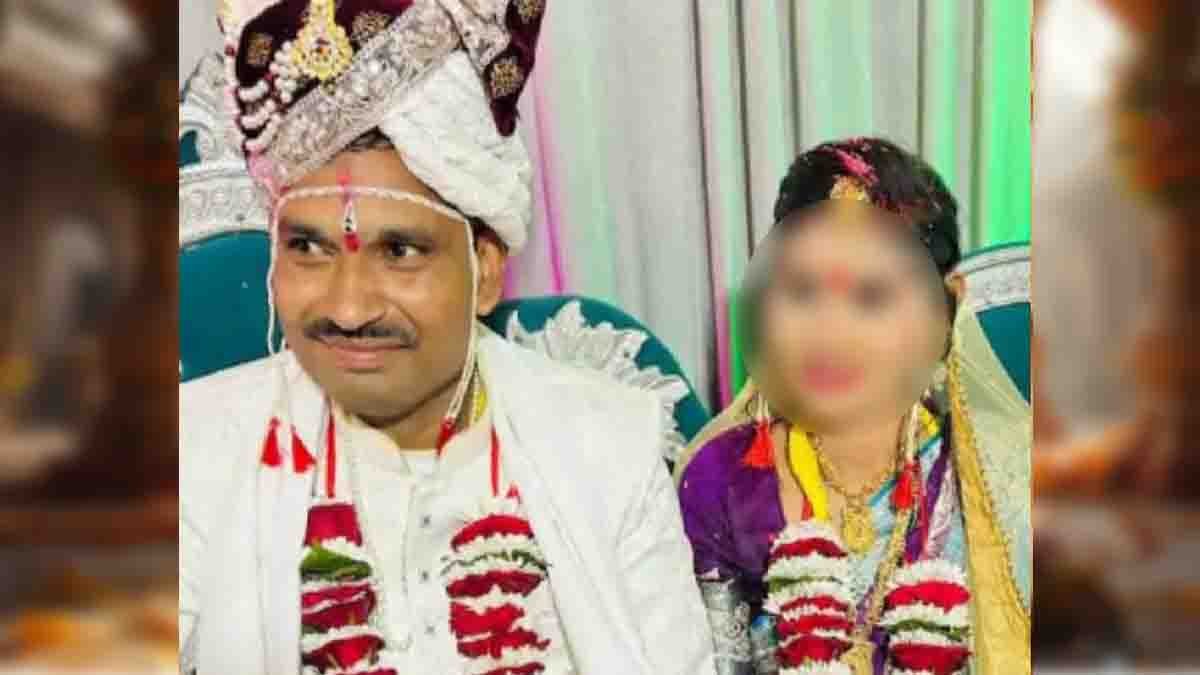 Wedding Tragedy : ಮಹಾರಾಷ್ಟ್ರದಲ್ಲಿ ಘೋರ ದುರಂತ: ತಾಳಿ ಕಟ್ಟಿದ ಕೆಲವೇ ಕ್ಷಣಗಳಲ್ಲಿ ಕುಸಿದು ಬಿದ್ದು ವರ ಸಾವು; ಮದುವೆ ಮನೆಯಲ್ಲಿ ಸೂತಕದ ಛಾಯೆ 1 Wedding Tragedy in Maharashtra where a groom collapsed and died just moments after tying the knot, leaving the bride and families in deep grief.