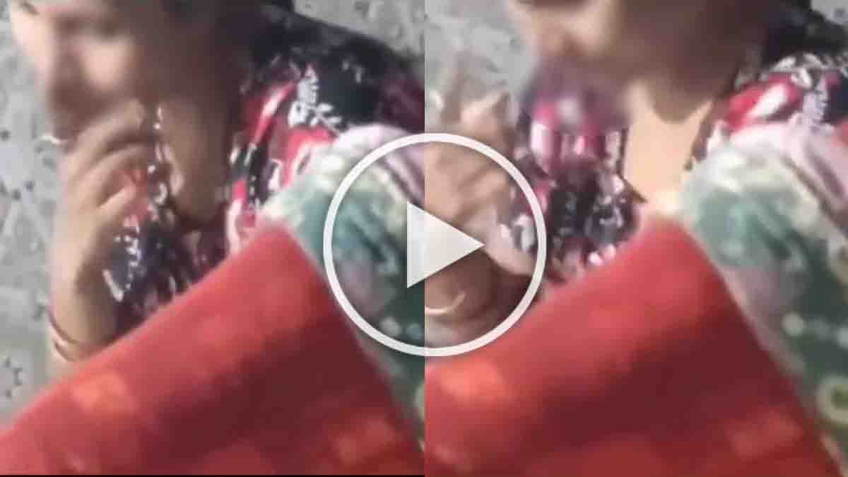 Video : ಬಾತ್ರೂಮ್ ನಲ್ಲಿ ಪ್ರಿಯಕರನೊಂದಿಗೆ ಪತ್ನಿಯ 'ಸೀಕ್ರೆಟ್' ಮಾತು; ರೆಡ್ ಹ್ಯಾಂಡ್ ಆಗಿ ಹಿಡಿದ ಪತಿ! ವಿಡಿಯೋ ವೈರಲ್ 2 Wife secretly talking to her lover inside bathroom, husband records video secretly, shocking viral cheating incident.