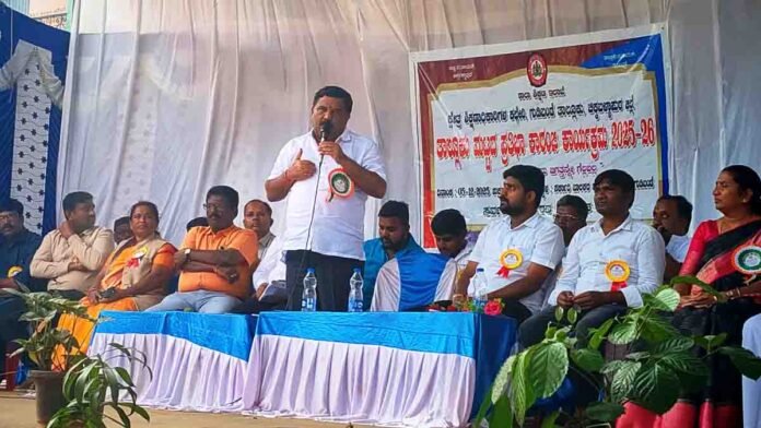 MLA S.N. Subbareddy addressing students at Pratibha Karanji event in Gudibande, highlighting the importance of art, talent, and education