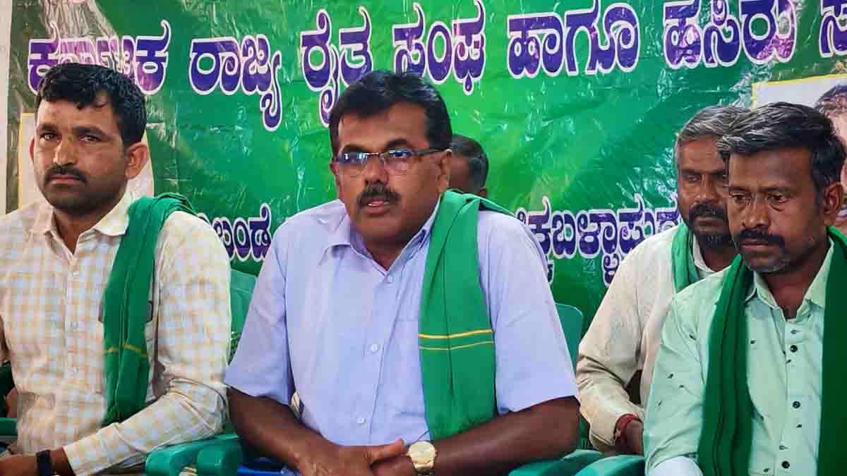 Karnataka Farmers’ Union press meet, H.P. Ramanath announcing Belagavi Chalo protest to address farmers’ issues
