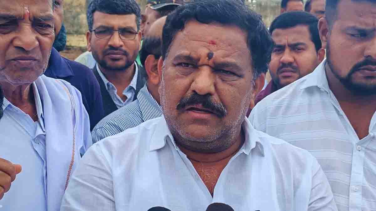 MLA S.N. Subbareddy performing Bhoomi Puja for the new Yadava Community Hall in Gudibande, Chikkaballapur district. - Local News