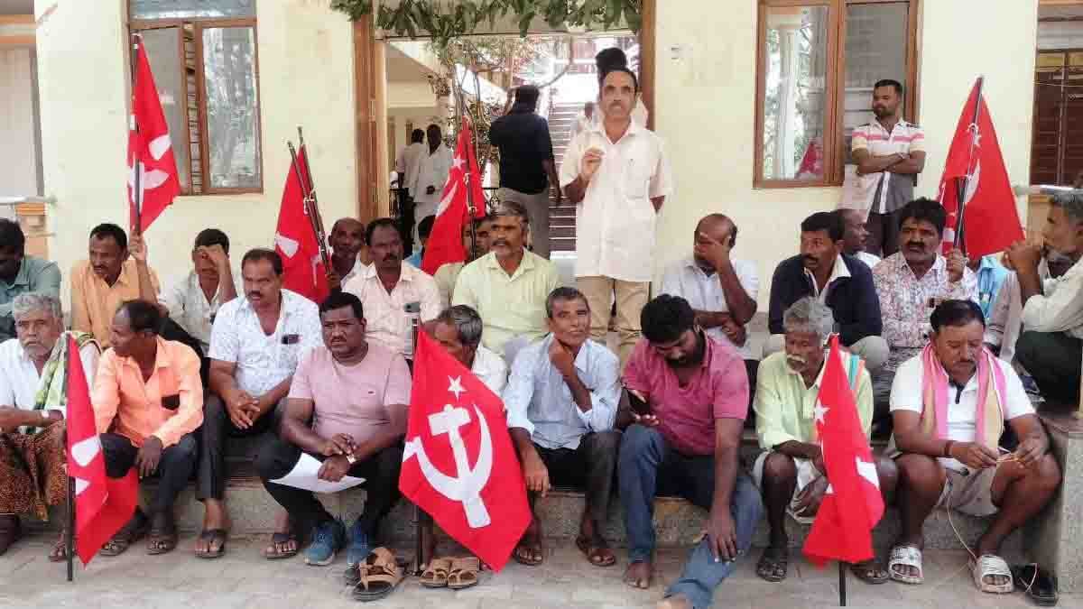CPM protested in Gudibande against BPL ration card cancellations, demanding immediate restoration for poor families