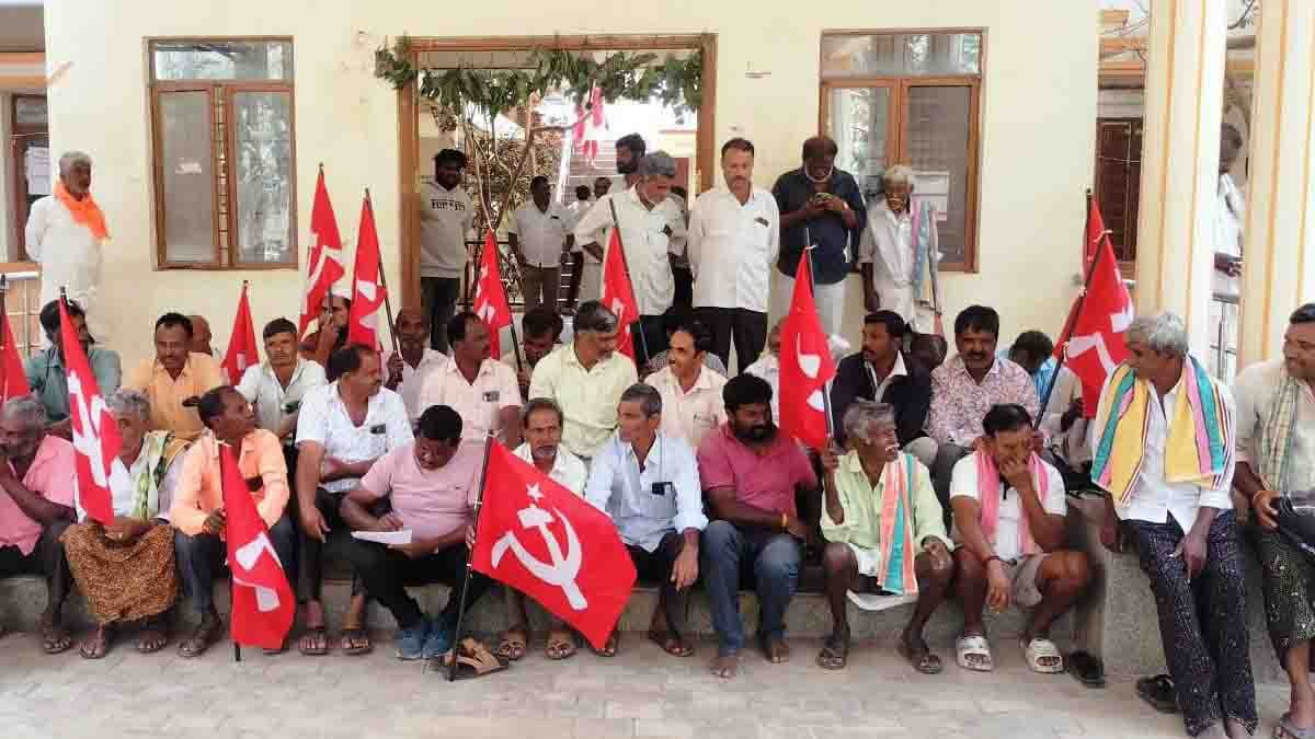 CPM protested in Gudibande against BPL ration card cancellations, demanding immediate restoration for poor families