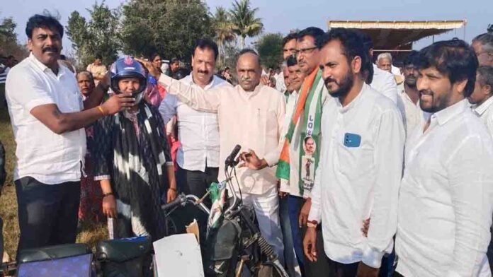 Social worker Harinath Reddy distributing free helmet to promote road safety in Gudibande taluk