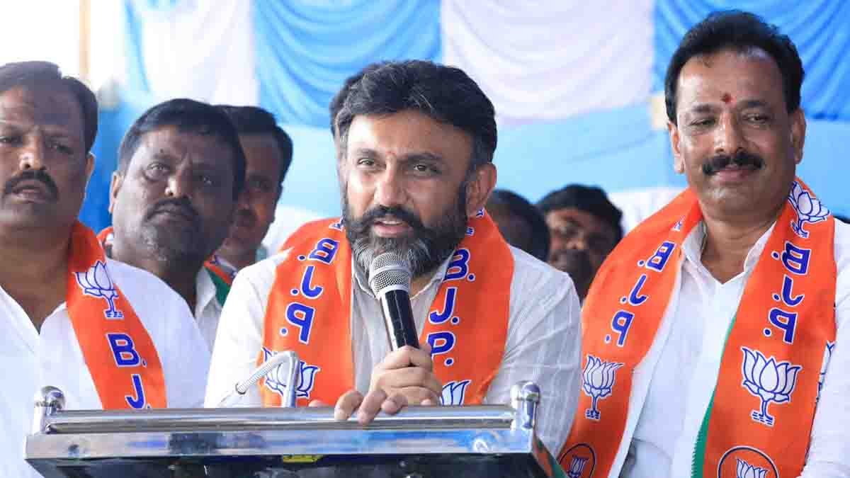 Karnataka politics news – MP Dr K Sudhakar addressing the media, criticising the Congress government over law and order failure and the Ballari incident