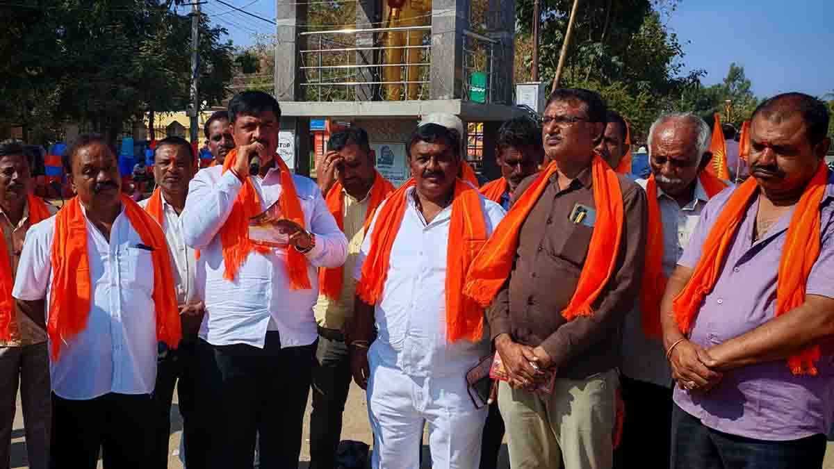 BJP State Secretary C. Muniraj inaugurates the bike rally promoting Hindu Samajotsava in Gudibande
