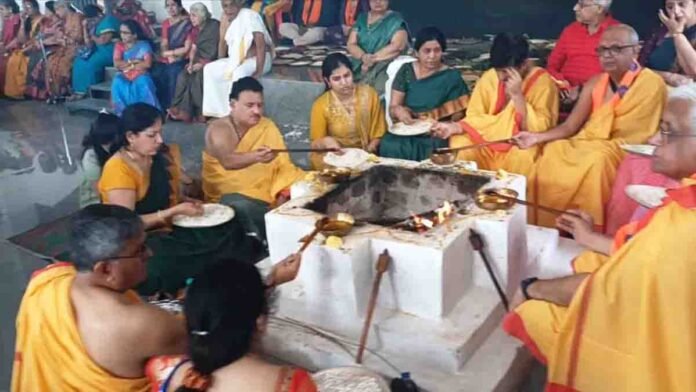 Spiritual event in Gudibande where Sandalwood actor Srinath attends the Dhanvantari Maha Vishnu Homa at Gayatri Vishwa Dhyana Mandir