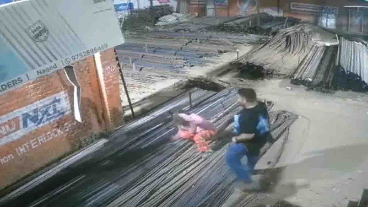 Viral Video shows BJP leader assaulting a woman in public in Satna, Madhya Pradesh