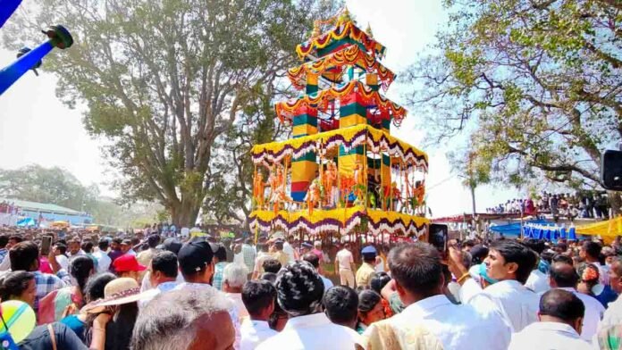 Devotees participating in Sri Lakshmi Adinarayanaswamy Brahmarathotsava chariot festival at Kurmagiri, Gudibande, Chikkaballapur