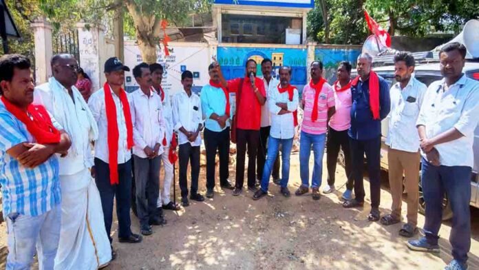 Farmers participate in a Farmers Conference in Bagepalli demanding Krishna River water allocation and protection of farmer rights.