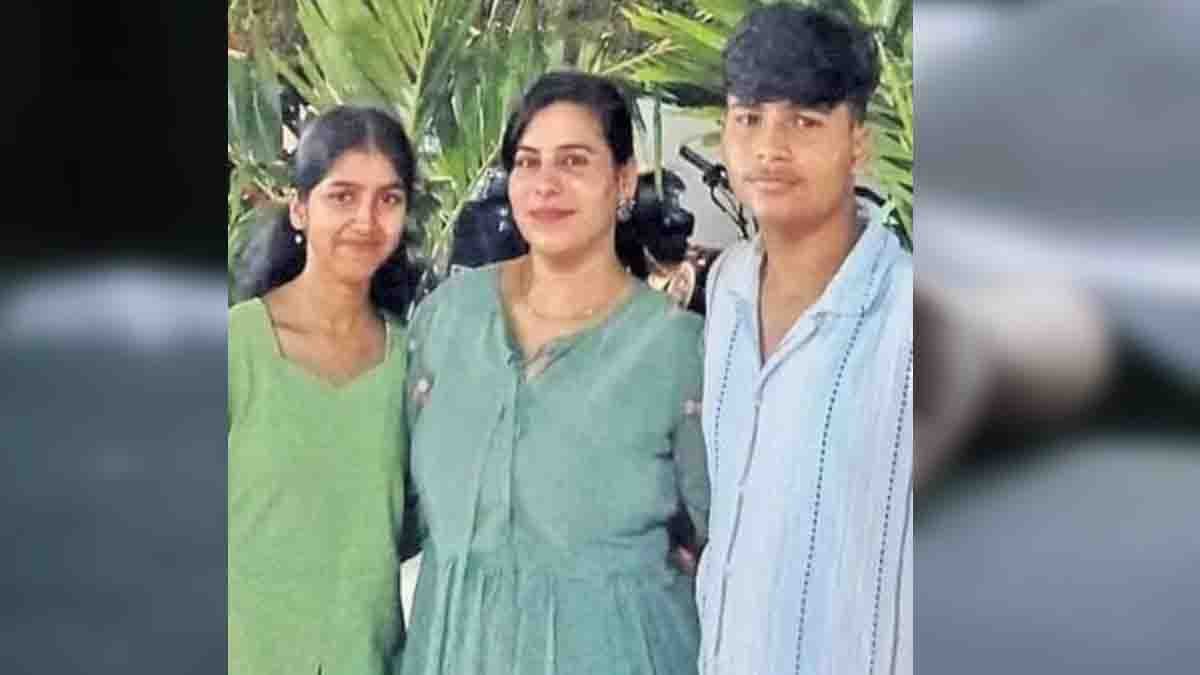 Hyderabad mother and her two children died after being hit by a train near railway tracks