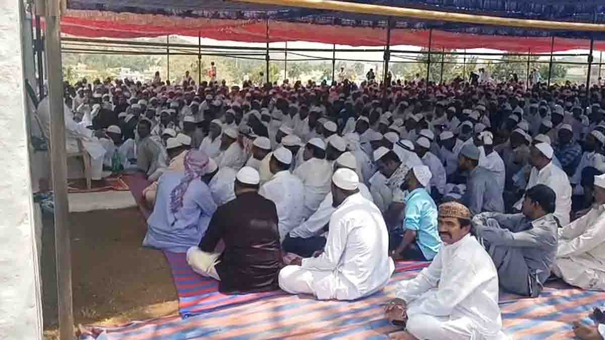 Ramadan 2026 : ಗುಡಿಬಂಡೆಯಲ್ಲಿ ಪರಿಸರ ಸ್ನೇಹಿ ರಂಜಾನ್ ಸಂಭ್ರಮ: ಸಸಿ ನೆಟ್ಟು ಸೌಹಾರ್ದತೆ ಮೆರೆದ ಮುಸ್ಲಿಂ ಬಾಂಧವರು! 1 Ramadan 2026 celebration with prayers and tree plantation in Gudibande