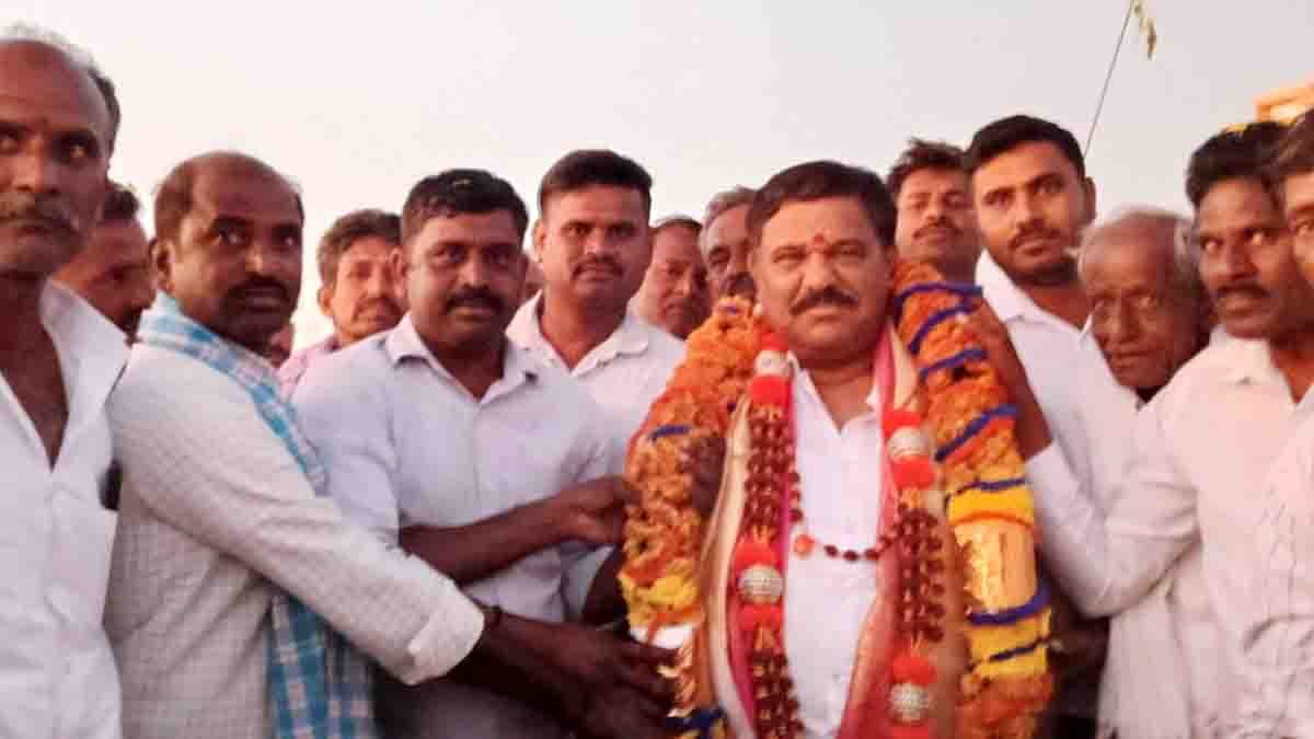 S N Subbareddy launching ₹2 crore bridge and check dam project at Dapparti village in Gudibande taluk