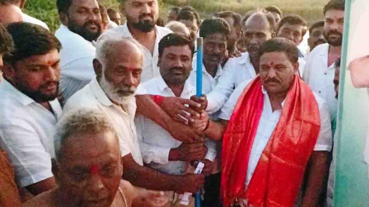 S N Subbareddy launching ₹2 crore bridge and check dam project at Dapparti village in Gudibande taluk