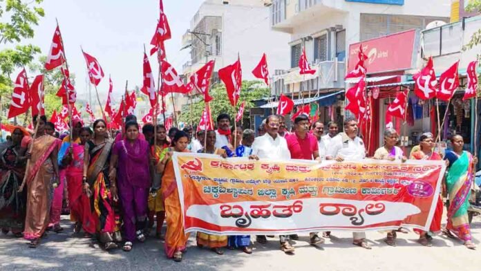 Local News public meeting of agricultural workers at Ambedkar Circle Gudibande