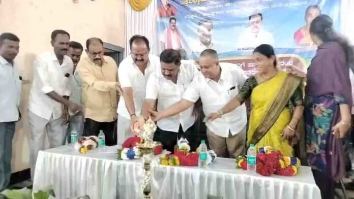 Gudibande MLA S N Subbareddy addressing CHIMUL event on cooperative societies and dairy farming development