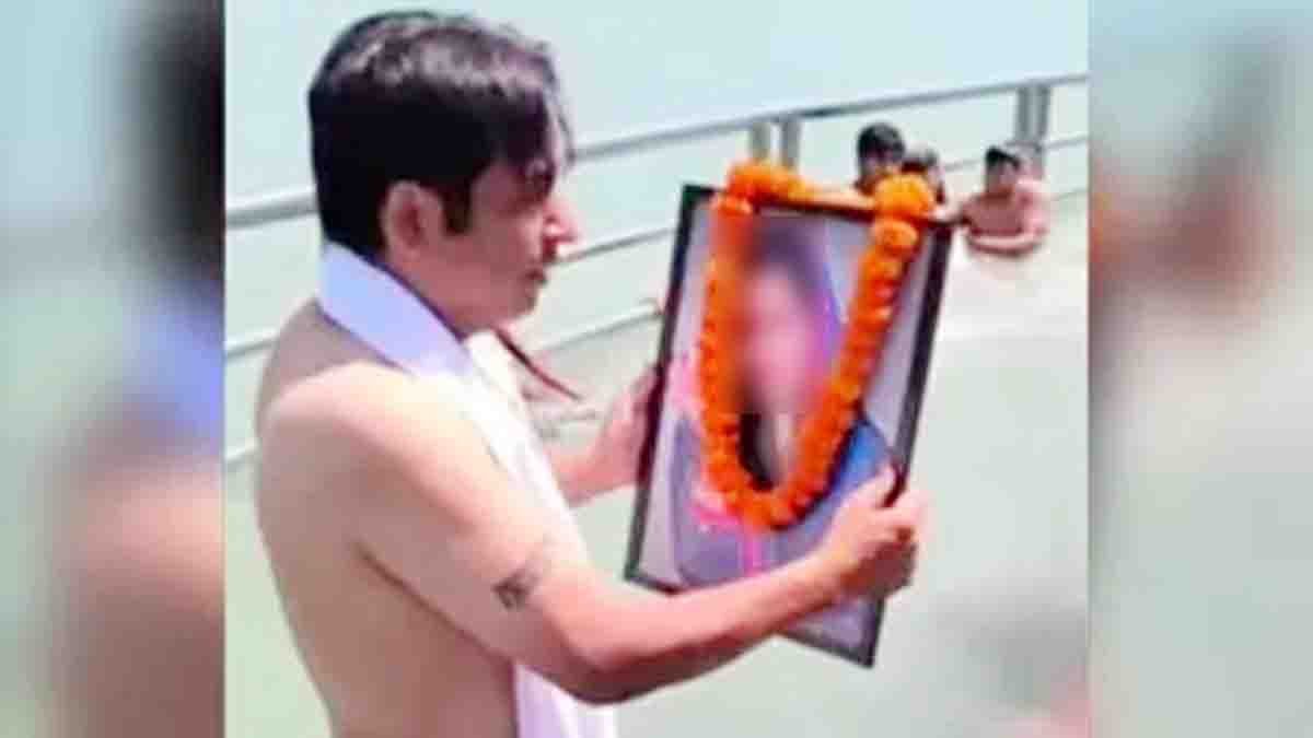 Haridwar viral video showing husband performing symbolic pind daan rituals for his living wife