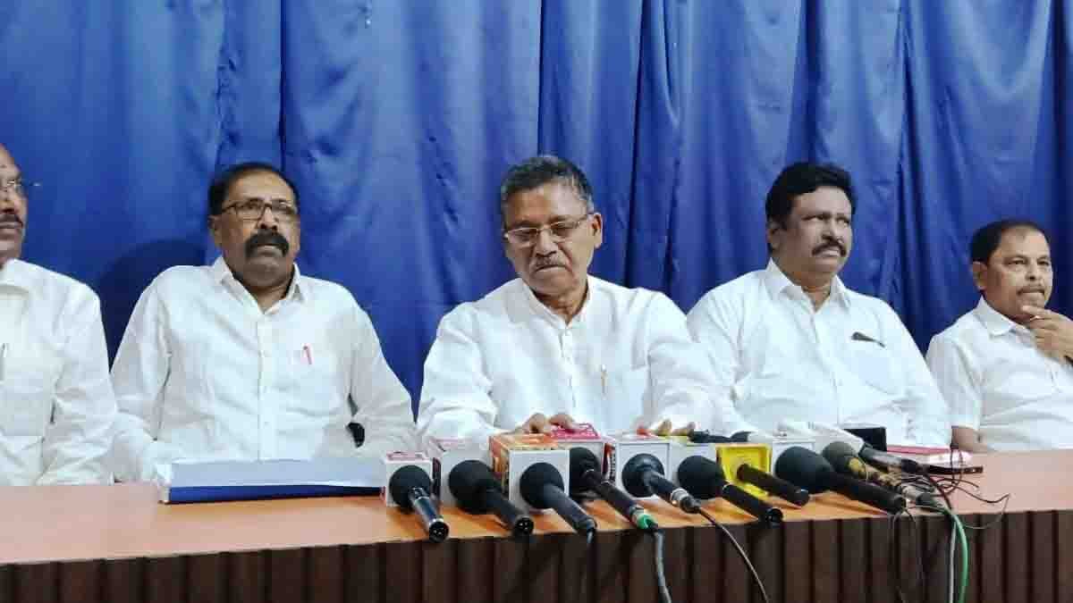 Former MP V.S. Ugrappa demanding increased SC ST reservation in Karnataka based on population ratio