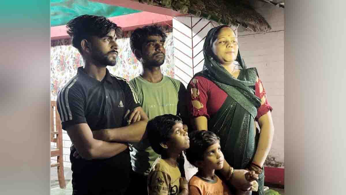 Sitapur Love Triangle : ಪತಿ ಮತ್ತು ಪ್ರಿಯಕರ ಇಬ್ಬರ ಜೊತೆಯೂ ಇರುತ್ತೇನೆಂದ ಪತ್ನಿ! ಒಪ್ಪಿದ ಗಂಡ: ಇದು ಸೀತಾಪುರದ ವಿಚಿತ್ರ ಸ್ಟೋರಿ...! 3 Sitapur Love Triangle involving a woman, her husband and her lover in Uttar Pradesh