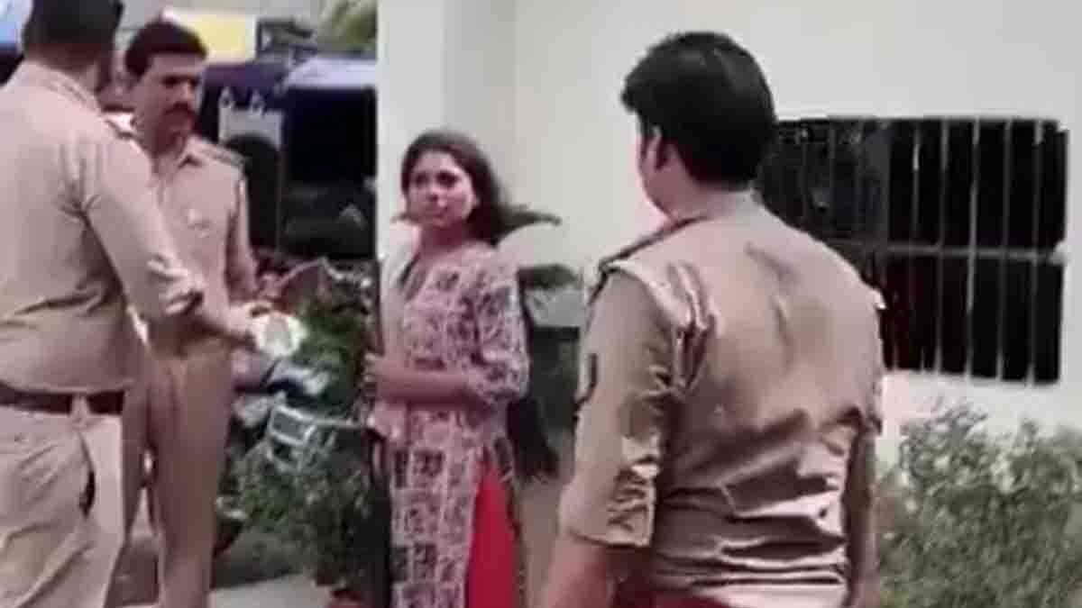 Maharajganj woman arrives at police station with a double-barreled gun